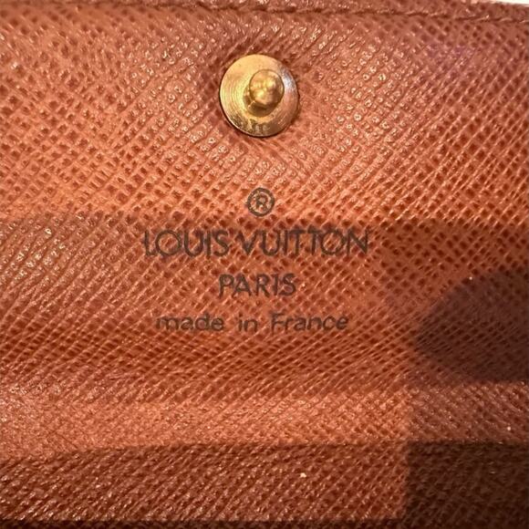 LOUIS VUITTON 2004 Vintage Monogram Key Holder - Picture 3 of 9